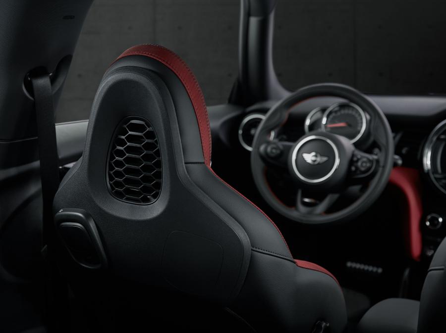 Интерьер Mini Cooper S 15 Anos en MX (F56) 2017 года  (фото 5 из 23)